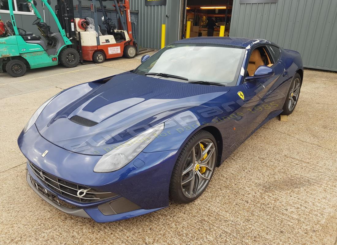 ferrari f12 berlinetta (rhd) preparándose para el desmantelamiento en eurospares