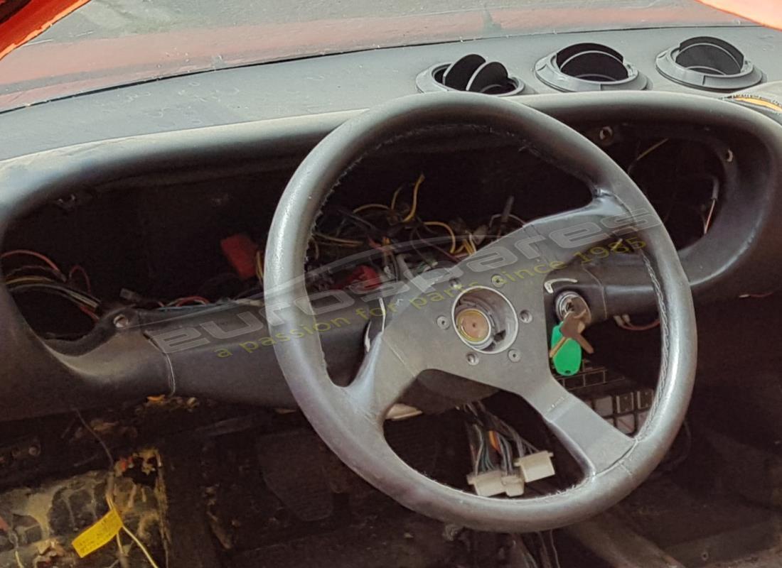ferrari 308 gt4 dino (1976) con desconocido, preparándose para desmantelar #10