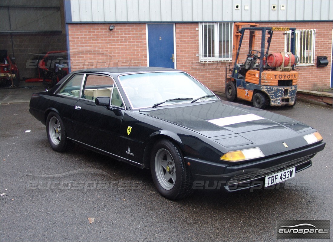 ferrari 400i (1983 mechanical) preparándose para el desmantelamiento en eurospares