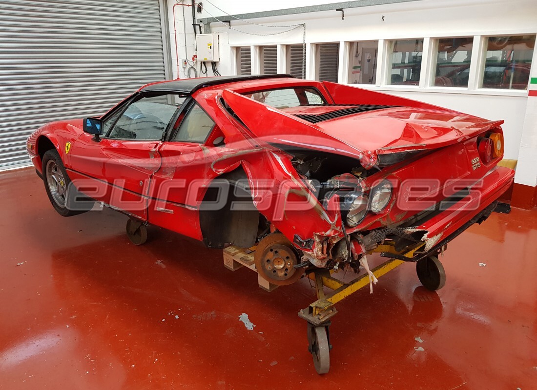 ferrari 328 (1988) con 29,660 kilómetros, en preparación para desmantelamiento #3