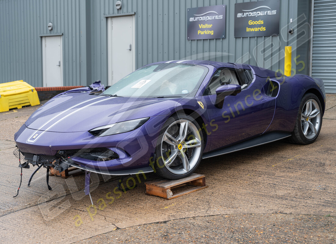 ferrari 296 gts preparándose para el desmantelamiento en eurospares
