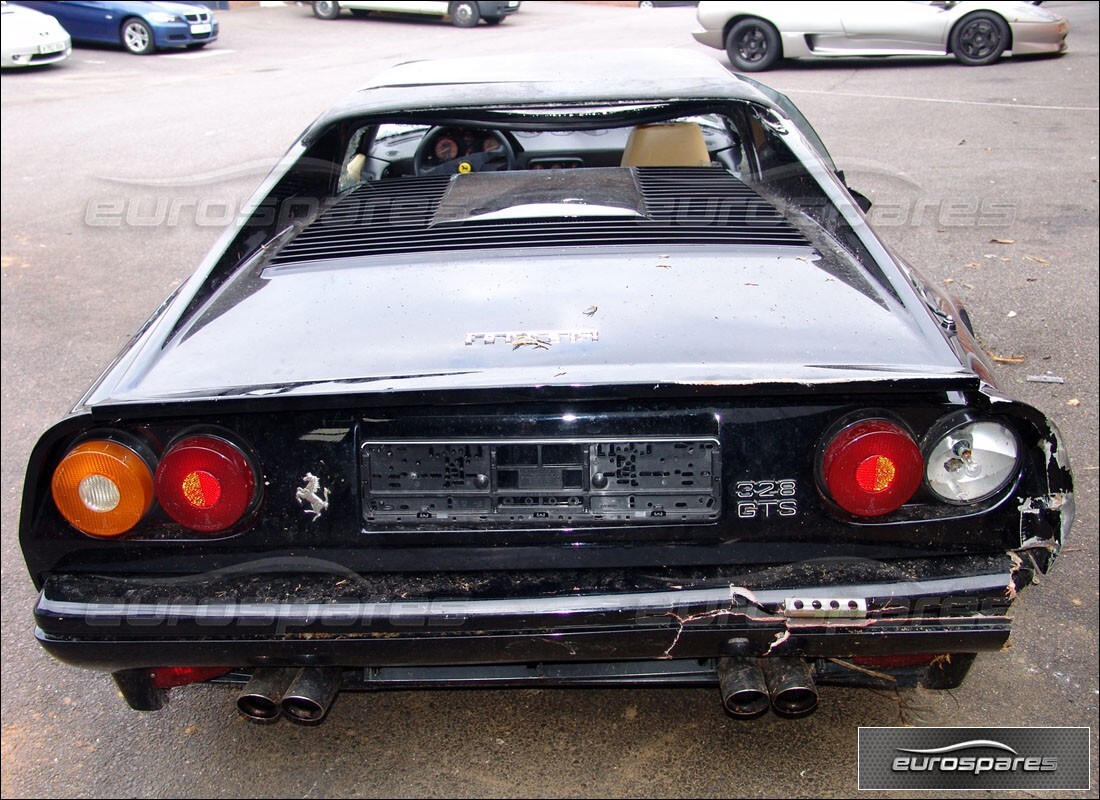 ferrari 328 (1988) con 11,275 kilómetros, en preparación para desmantelamiento #3