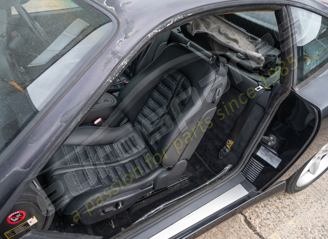 ferrari 550 maranello con 122523, preparándose para desmantelar #12