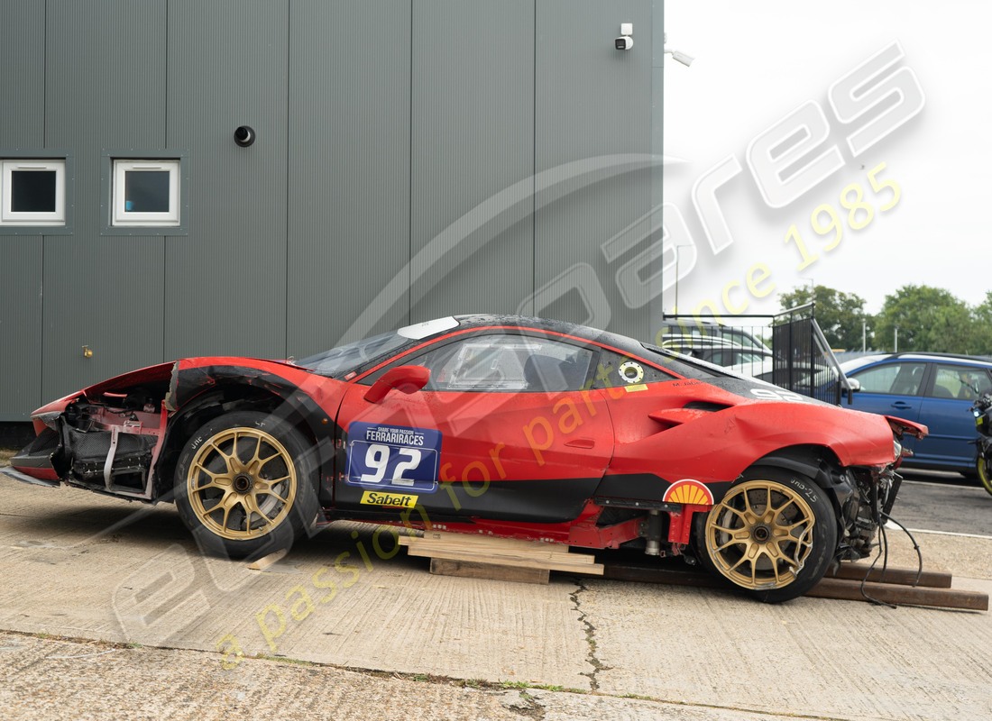 ferrari 488 challenge con 3900km, preparándose para desmantelar #2