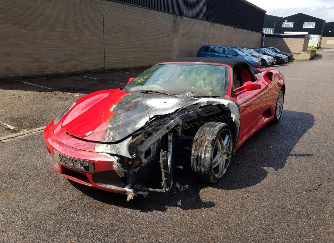 ferrari f430 spider (rhd) preparándose para el desmantelamiento en eurospares