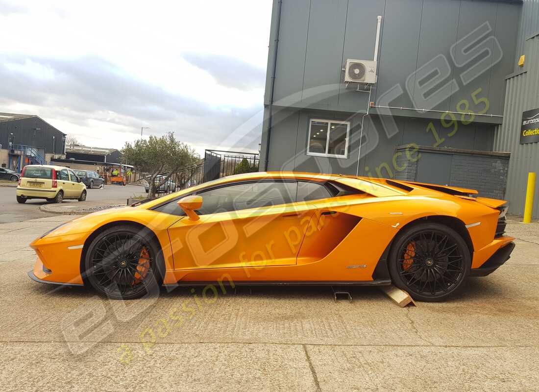 lamborghini lp740-4 s coupe (2018) con 11,442 miles, preparándose para desmantelar #2