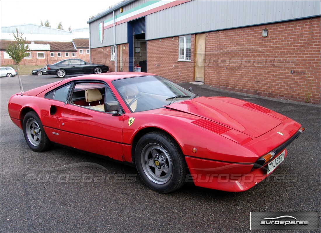 ferrari 308 (1981) gtbi/gtsi preparándose para el desmantelamiento en eurospares