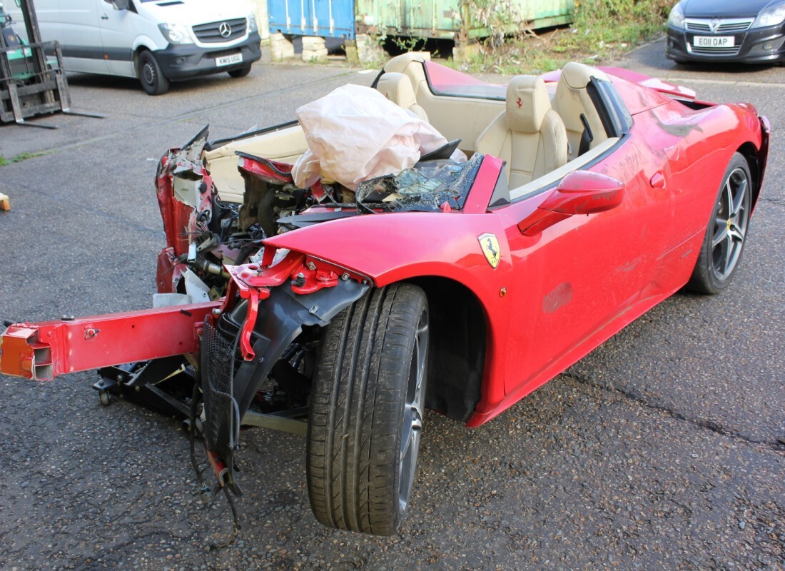 ferrari 458 spider (europe) preparándose para el desmantelamiento en eurospares