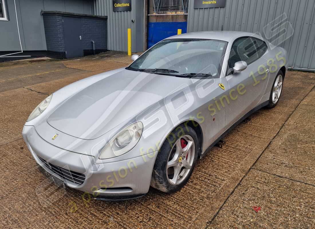 ferrari 612 scaglietti (rhd) preparándose para el desmantelamiento en eurospares