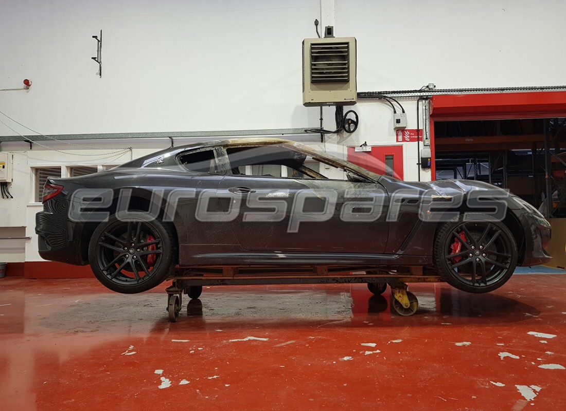 maserati granturismo mc stradale (2011) con 14,000 kilómetros, en preparación para desmantelamiento #5