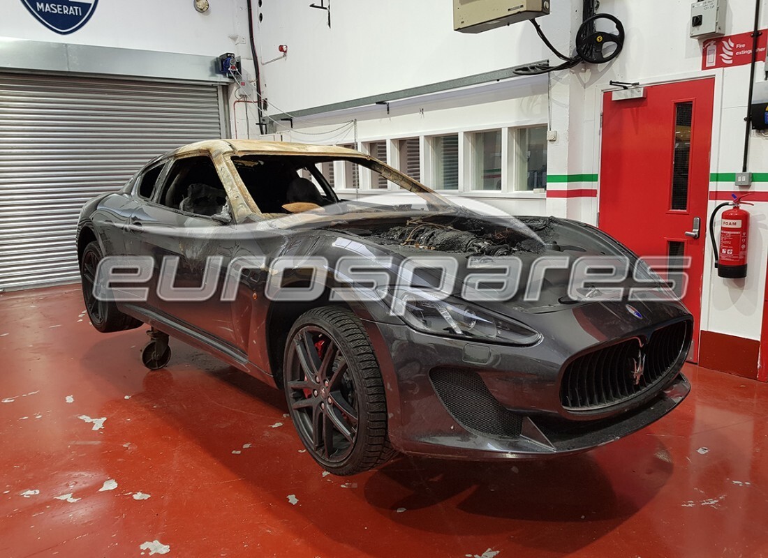 maserati granturismo mc stradale (2011) con 14,000 kilómetros, en preparación para desmantelamiento #9