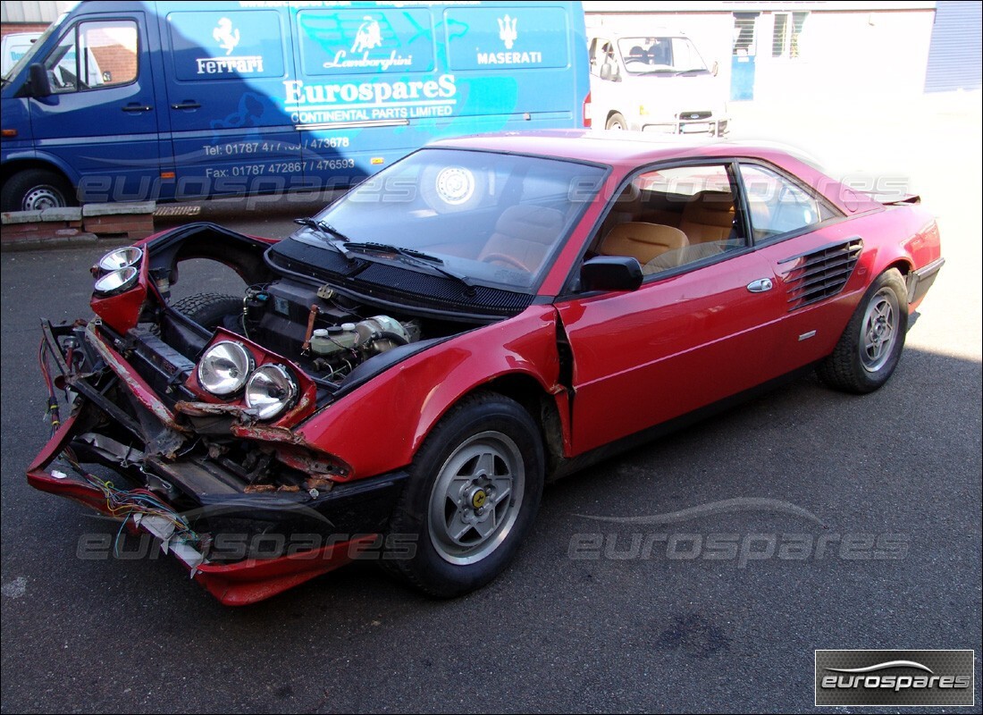 ferrari mondial 8 (1981) preparándose para el desmantelamiento en eurospares