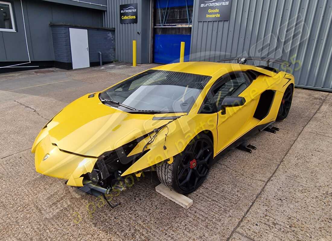 lamborghini lp750-4 sv coupe (2016) preparándose para el desmantelamiento en eurospares