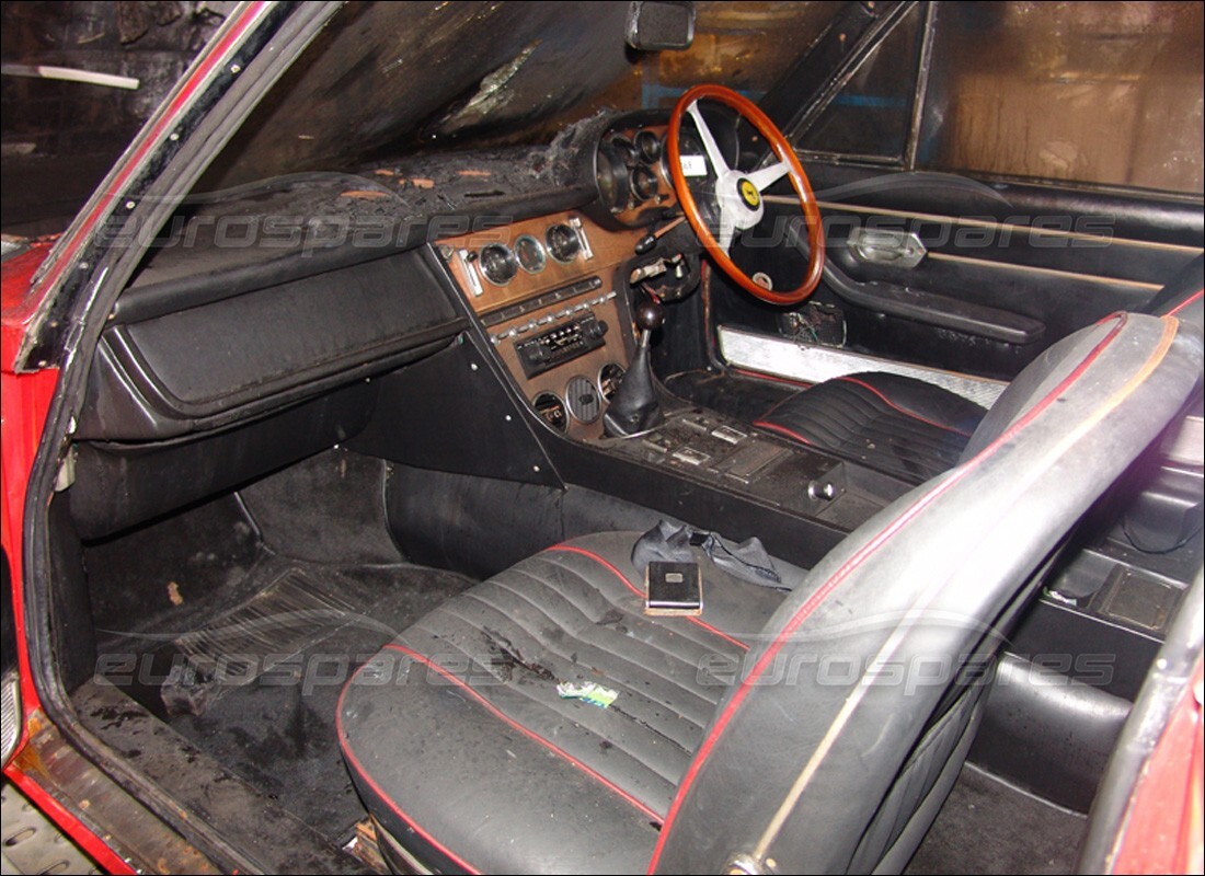 ferrari 365 gt 2+2 (mechanical) con desconocido, preparándose para desmantelar #5
