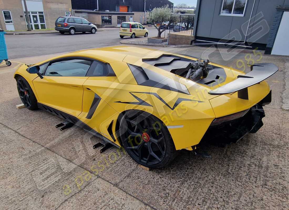lamborghini lp750-4 sv coupe (2016) con 6,468 miles, preparándose para desmantelar #3