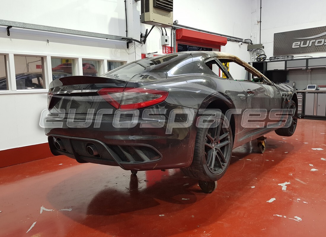 maserati granturismo mc stradale (2011) con 14,000 kilómetros, en preparación para desmantelamiento #4