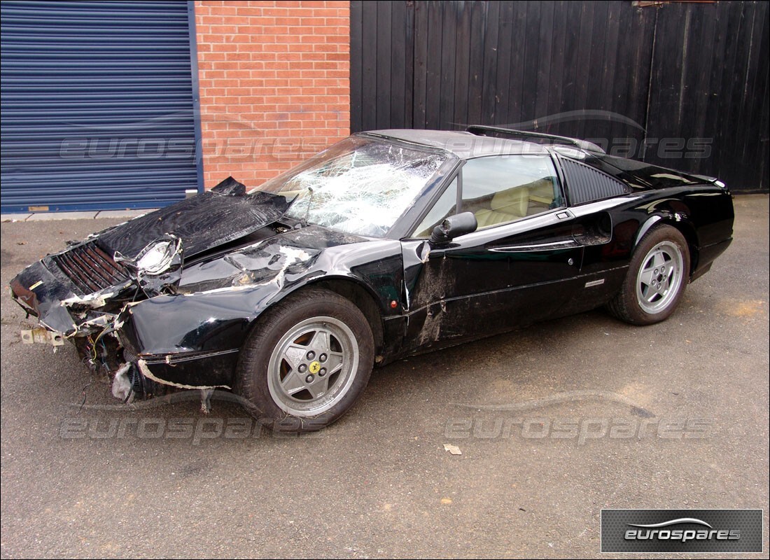 ferrari 328 (1988) preparándose para el desmantelamiento en eurospares