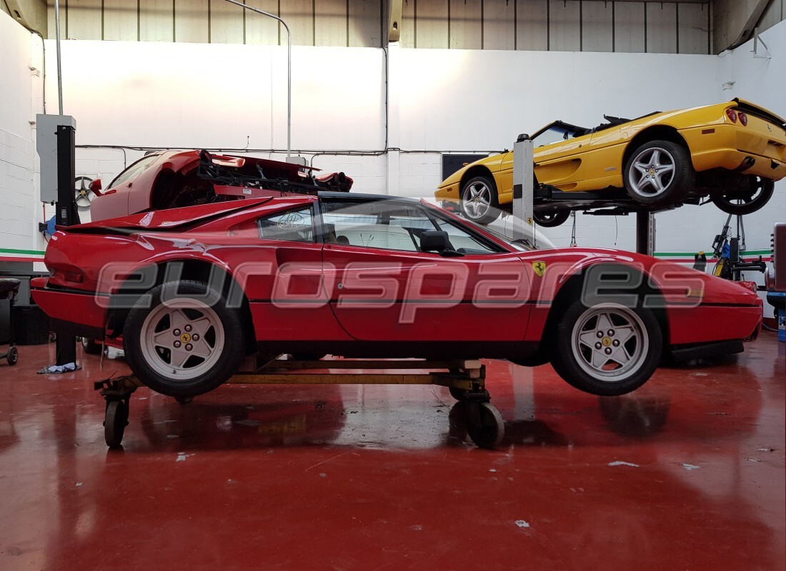 ferrari 328 (1988) con 29,660 kilómetros, en preparación para desmantelamiento #5