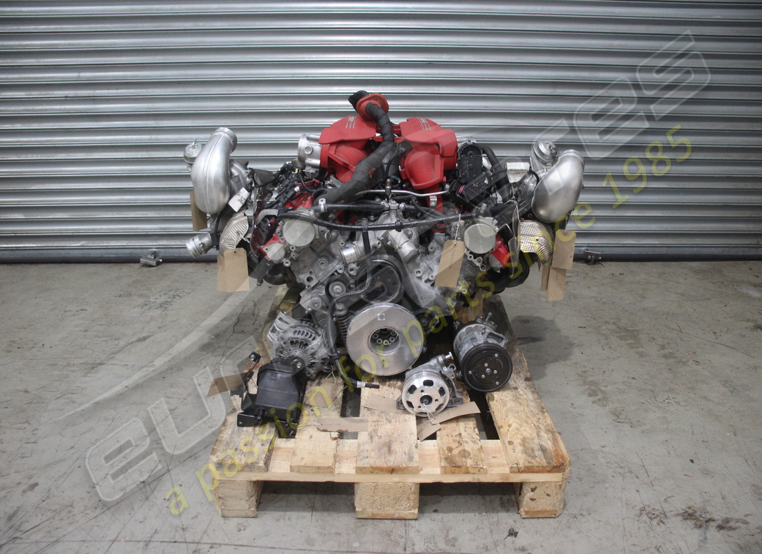 ferrari 488 challenge motor preparándose para su desmantelamiento en eurospares
