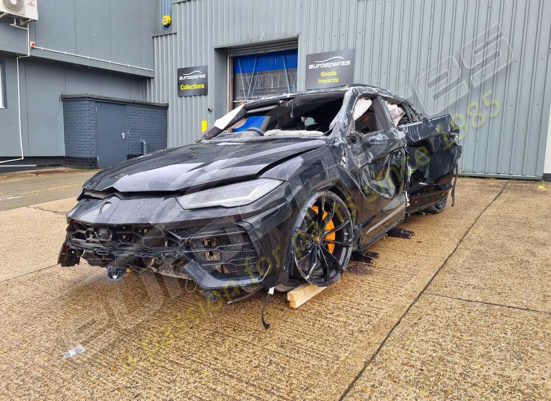 lamborghini urus (2020) preparándose para el desmantelamiento en eurospares