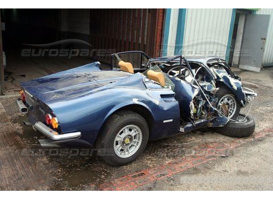 ferrari 246 dino (1975) con desconocido, preparándose para desmantelar #6