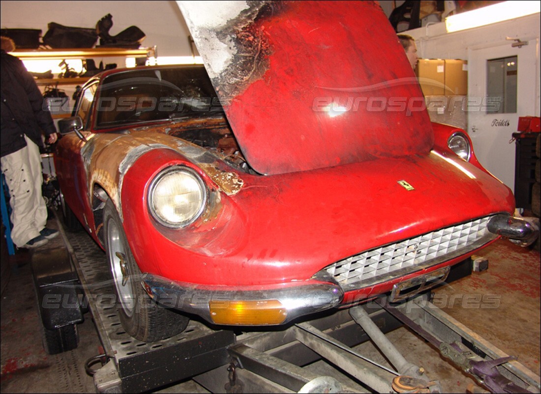 ferrari 365 gt 2+2 (mechanical) con desconocido, preparándose para desmantelar #8