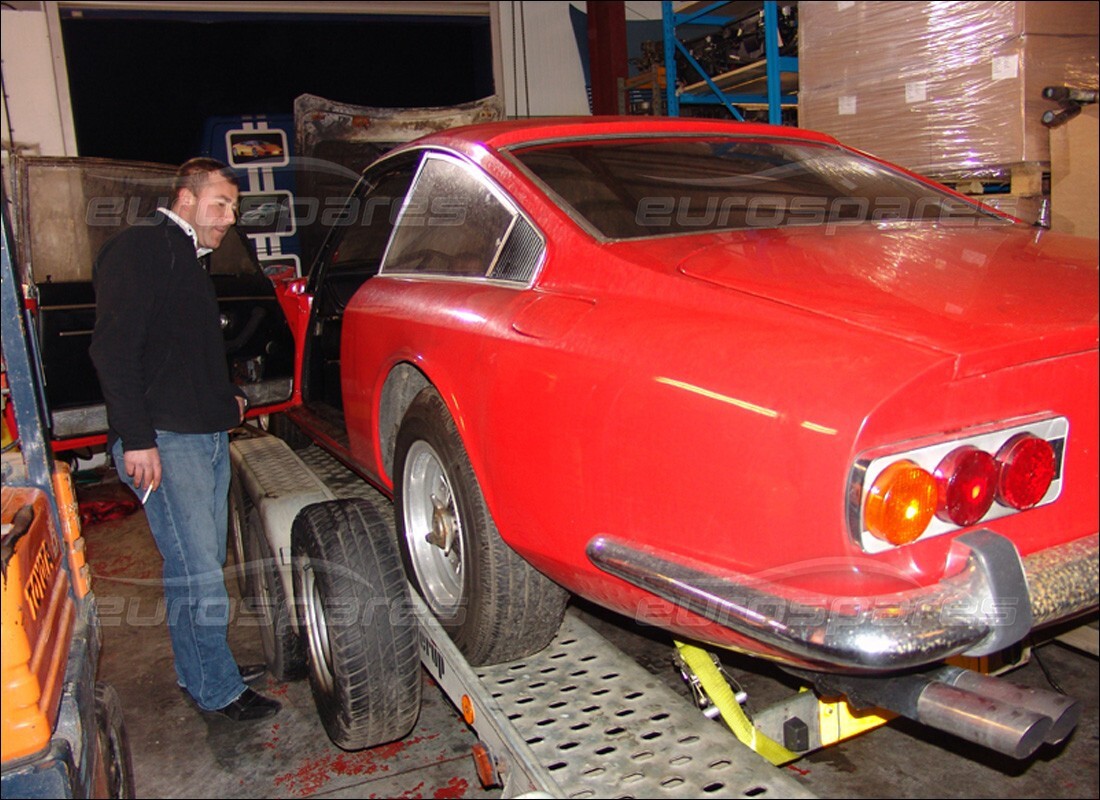 ferrari 365 gt 2+2 (mechanical) con desconocido, preparándose para desmantelar #10