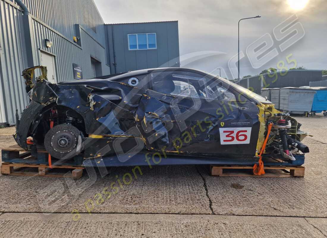 ferrari 488 challenge con 3,603 kilómetros, en preparación para desmantelamiento #6