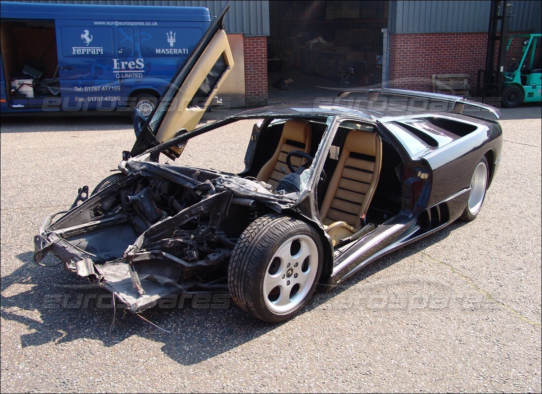 lamborghini diablo se30 (1995) con 28,485 kilómetros, en preparación para desmantelamiento #5