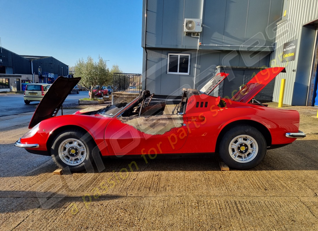 ferrari 246 dino (1975) con 58,145 miles, preparándose para desmantelar #11