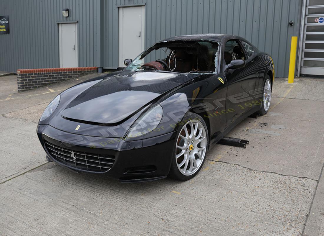 ferrari 612 scaglietti (rhd) preparándose para el desmantelamiento en eurospares