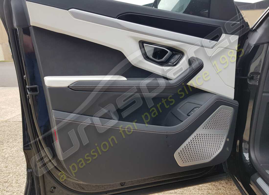lamborghini urus (2020) con 16,266 miles, preparándose para desmantelar #13