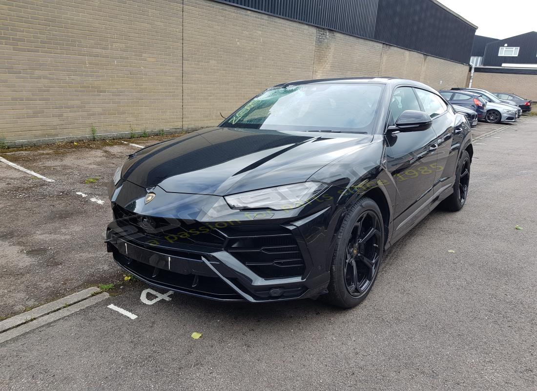 lamborghini urus (2019) preparándose para el desmantelamiento en eurospares