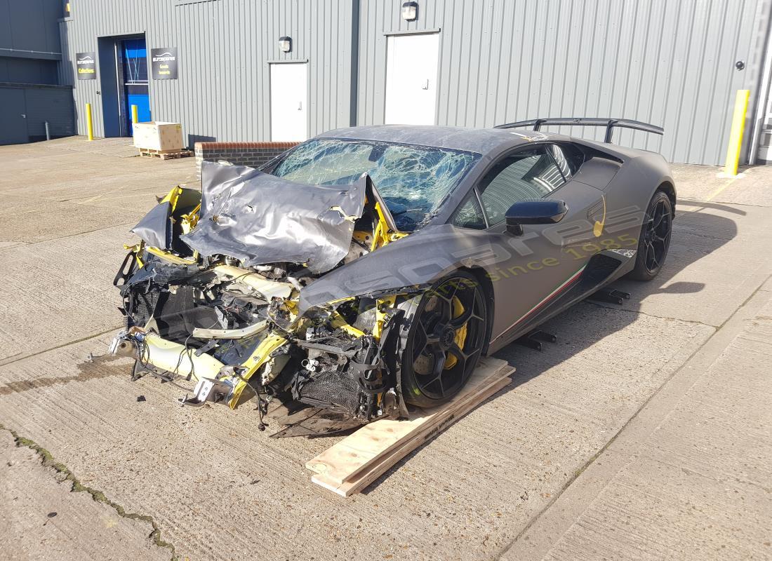 lamborghini performante coupe (2018) preparándose para el desmantelamiento en eurospares