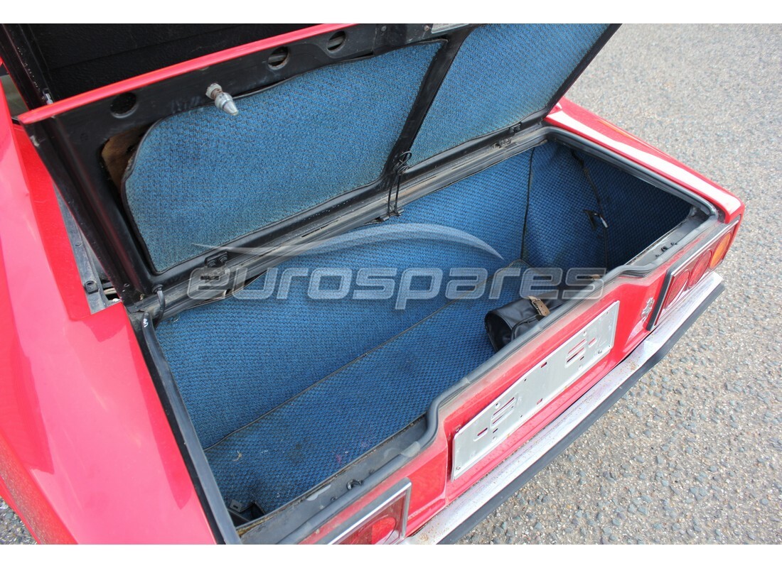 ferrari 208 gt4 dino (1975) con 25,066 kilómetros, en preparación para desmantelamiento #8