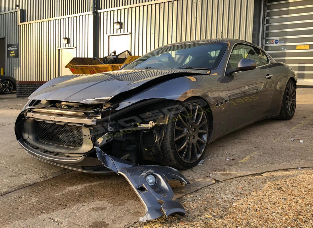maserati granturismo (2011) preparándose para el desmantelamiento en eurospares