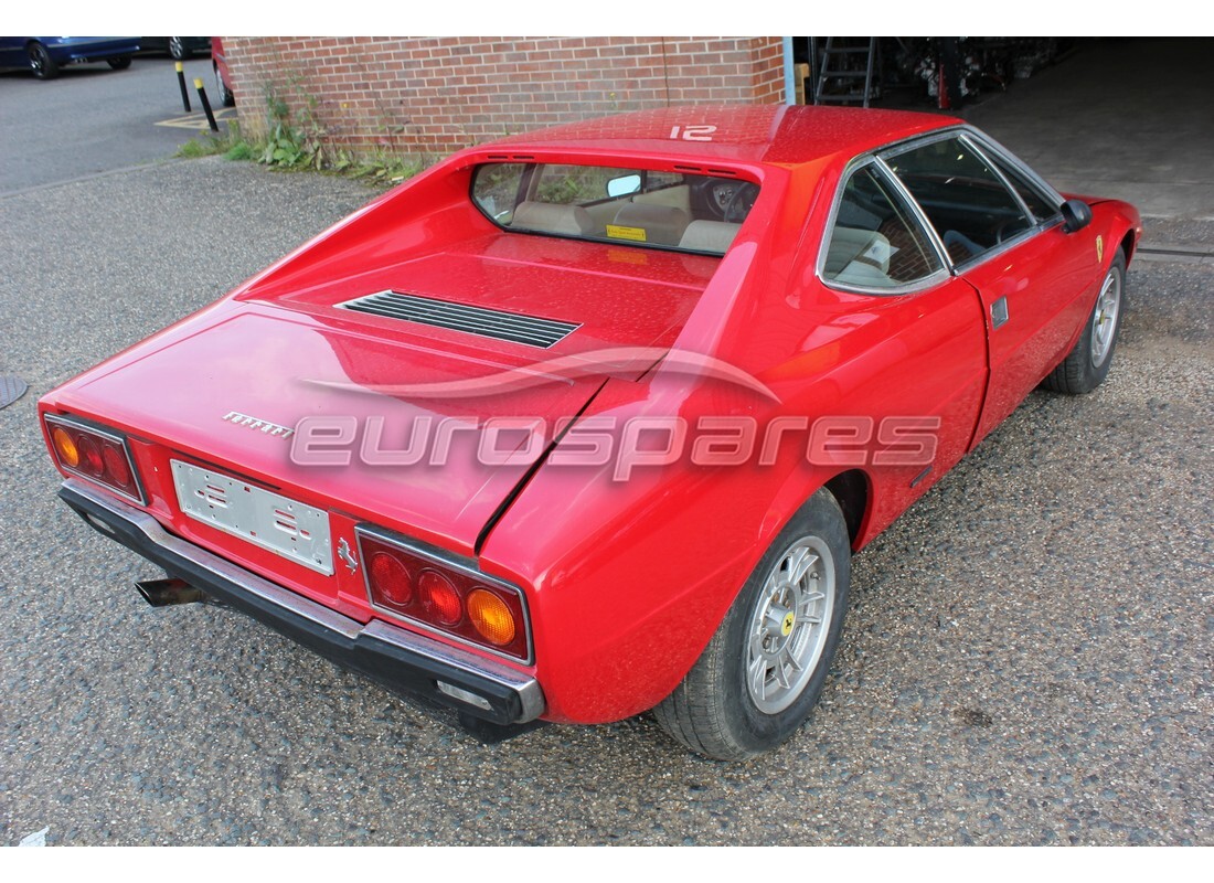 ferrari 208 gt4 dino (1975) con 25,066 kilómetros, en preparación para desmantelamiento #4