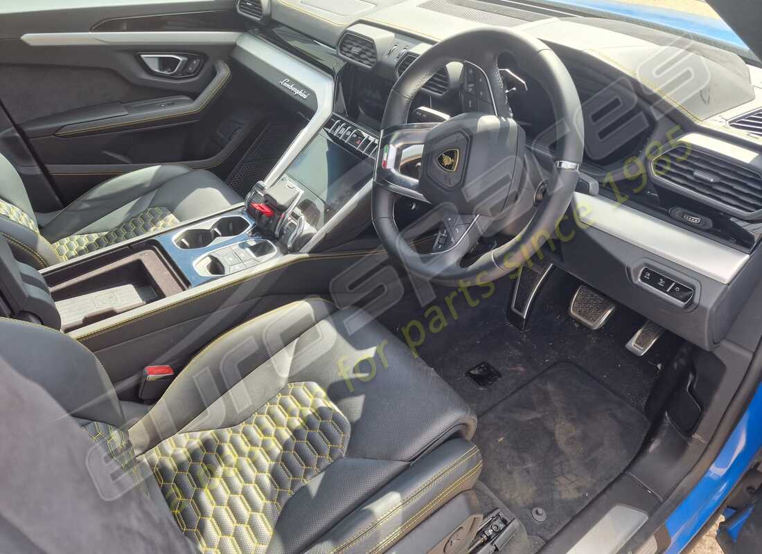 lamborghini urus (2020) con 13,163 miles, preparándose para desmantelar #9