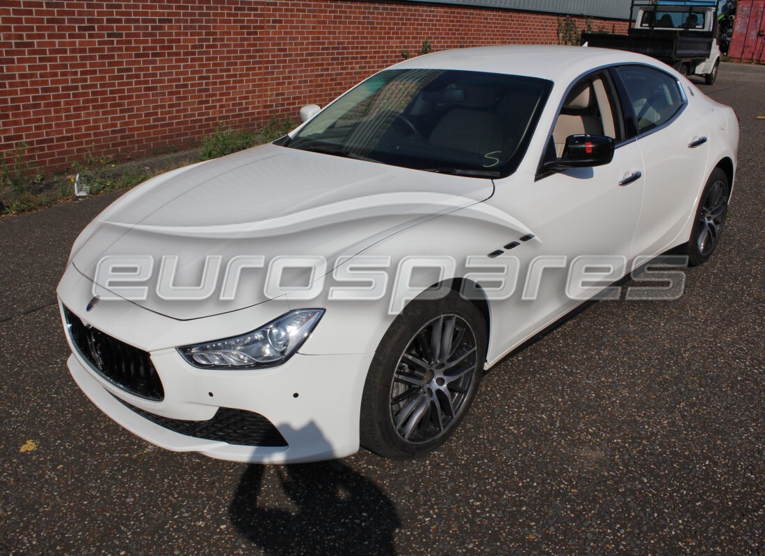 maserati ghibli (2014) preparándose para el desmantelamiento en eurospares