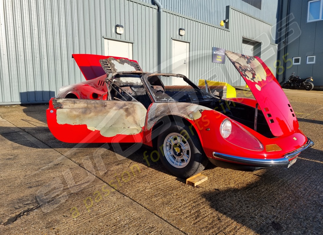 ferrari 246 dino (1975) con 58,145 miles, preparándose para desmantelar #9