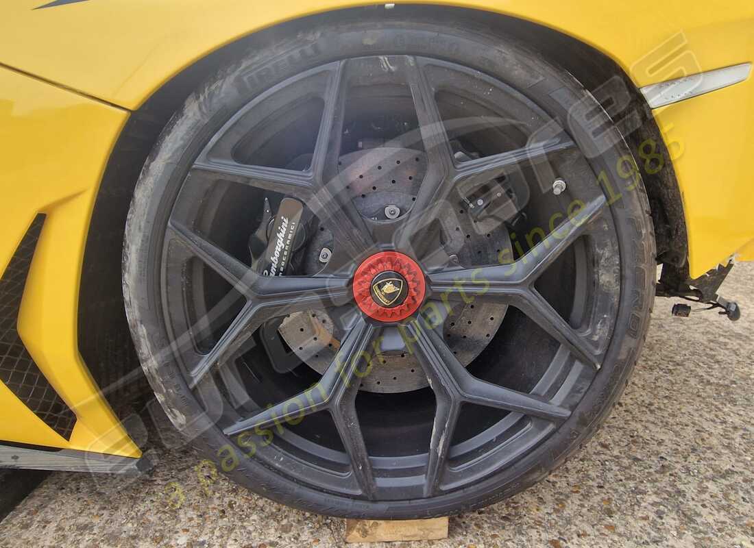 lamborghini lp750-4 sv coupe (2016) con 6,468 miles, preparándose para desmantelar #26
