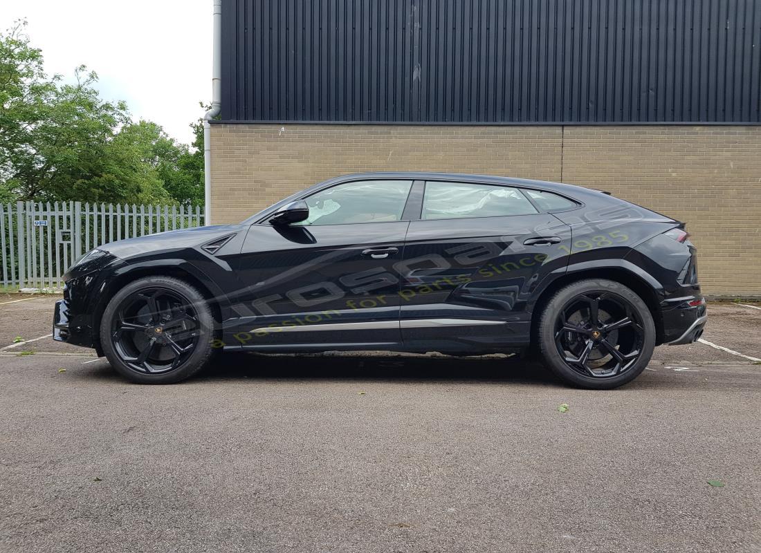 lamborghini urus (2019) con 7,805 miles, preparándose para desmantelar #2