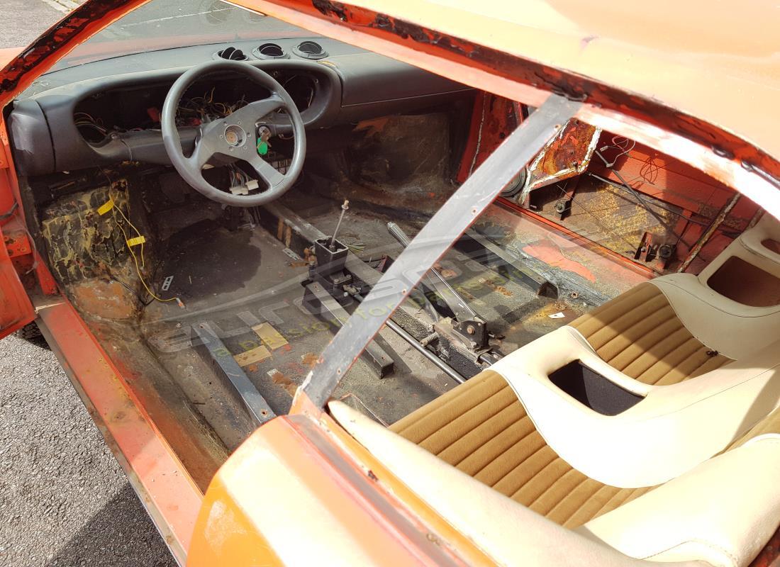 ferrari 308 gt4 dino (1976) con desconocido, preparándose para desmantelar #9