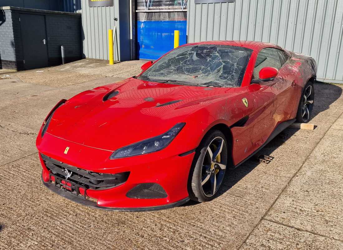 ferrari portofino m preparándose para el desmantelamiento en eurospares