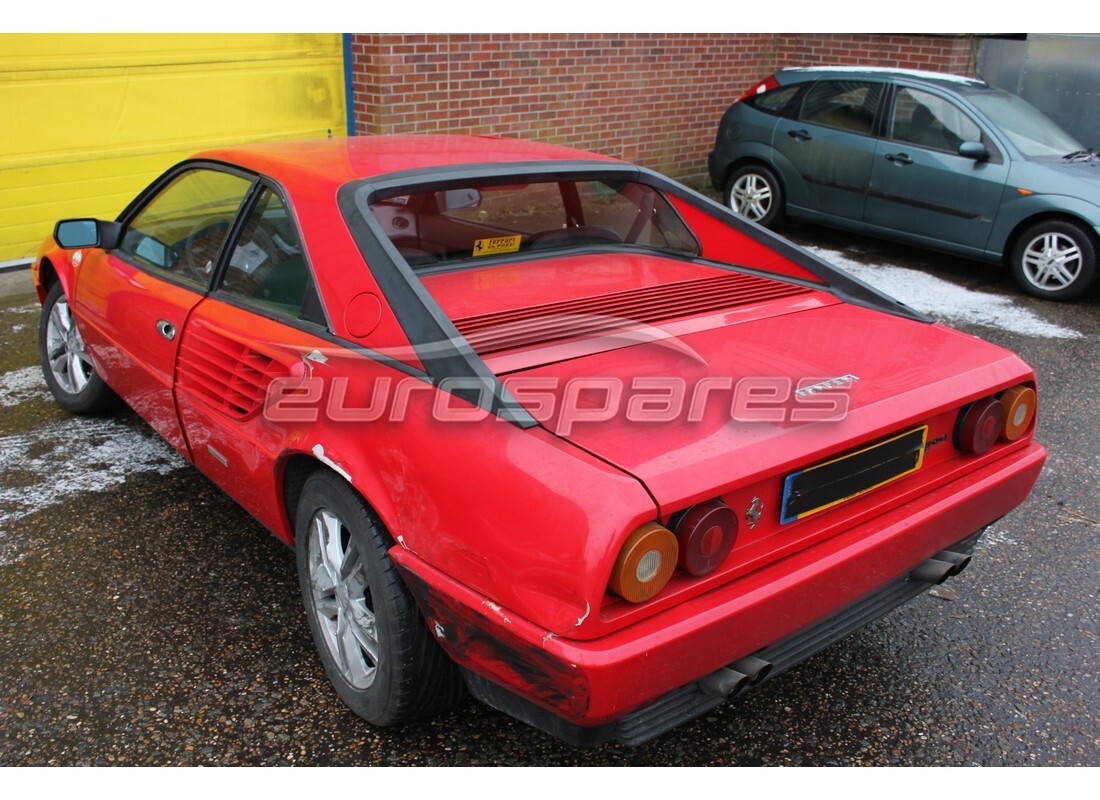 ferrari mondial 3.2 qv (1987) con 33,554 kilómetros, en preparación para desmantelamiento #3