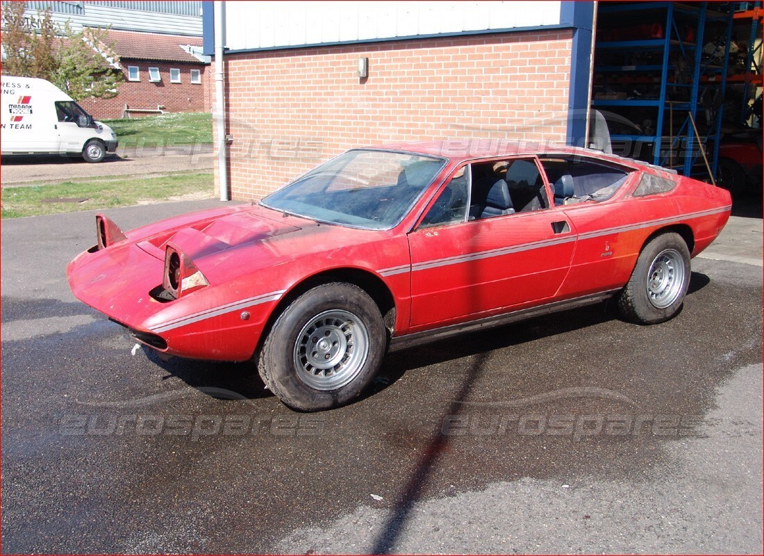 lamborghini urraco p250 / p250s preparándose para el desmantelamiento en eurospares