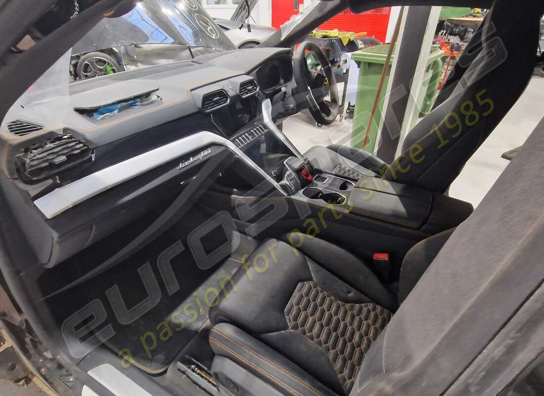lamborghini urus (2020) con 7,343 miles, preparándose para desmantelar #11