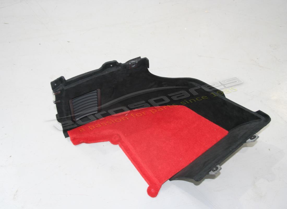 panel de moldeado del maletero lateral trasero izquierdo completo ferrari usado. número de pieza 858055.. (1)