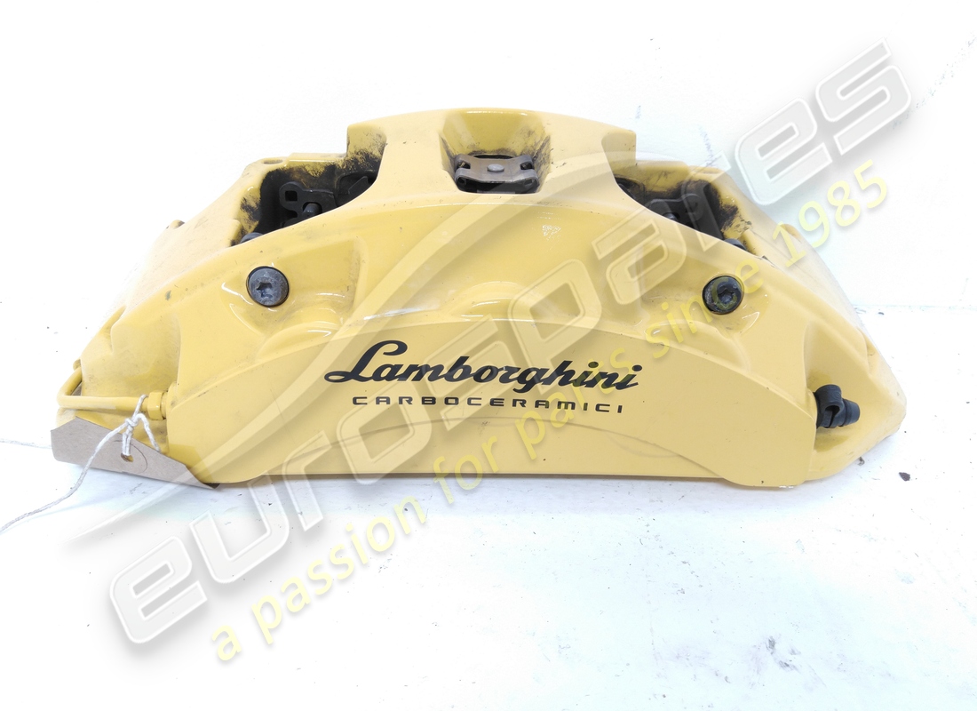 PINZA DELANTERA CCB Lamborghini USADA. NÚMERO DE PARTE 470615106Q (1)