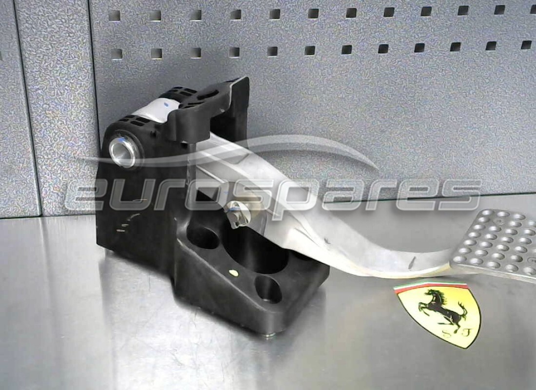 pedal de freno ferrari usado. número de parte 261832 (1)